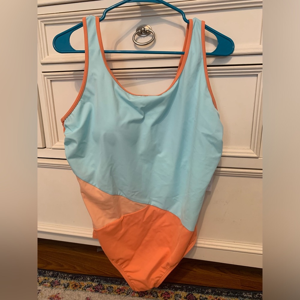 Plus size one piece Lands End swimsuit NWT